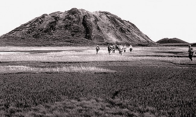 Cientistas russos chegam às crateras siberianas - aspecto de gargalos destampados de garrafas de champagne