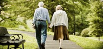 Senior couple walking in park.
Idosos caminhando no parque.
iStockPhotos