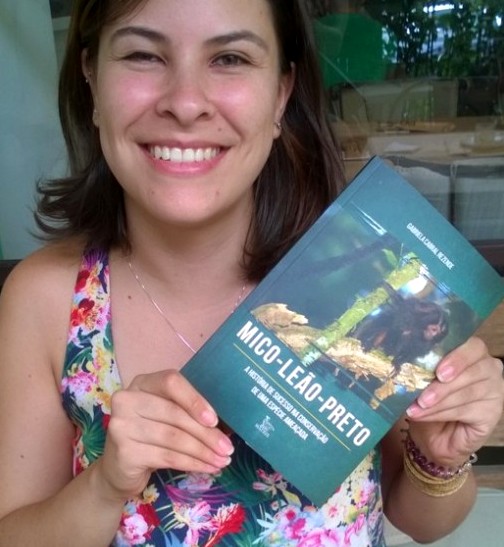 Gabriela Cabral Rezende, bióloga, pesquisadora do IPÊ e autora do livro “Mico- - micoGabi-FINAL-620x756