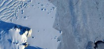Um grupo de cientistas descobriu que 91 vulcões estavam escondidos dois quilômetros abaixo da superfície do manto de gelo que cobre a Antártida.(imagem NASA divulgação)