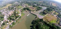 Foto aérea mostra poluição da água em ponto de captação na ETA do Rio Guandu na Baixada Fluminense
Imagem: Divulgação/Comitê Guandu
