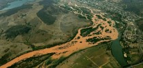 Rio Doce,MG, contaminado pelos rejeitos da Mineradora Samarco