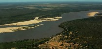 Aldeia de Santa Isabel, no Rio Araguaia sai a floresta, fica o pasto - foto de Lilian Brandt
