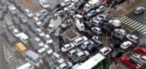 Trânsito em cruzamento da Avenida Faria Lima, zona sul de São Paulo.