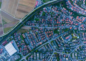 A LUTA CONTRA A EXPANSÃO URBANA E OS PRINCÍPIOS DO NOVO URBANISMO