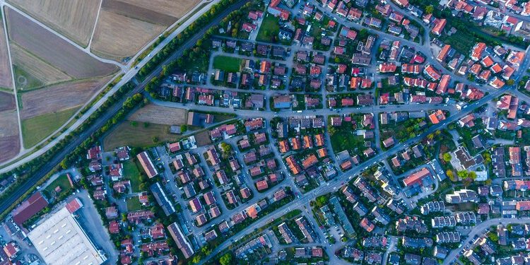 A LUTA CONTRA A EXPANSÃO URBANA E OS PRINCÍPIOS DO NOVO URBANISMO