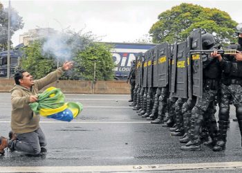 A MORTE DO LIVRE-PENSAR