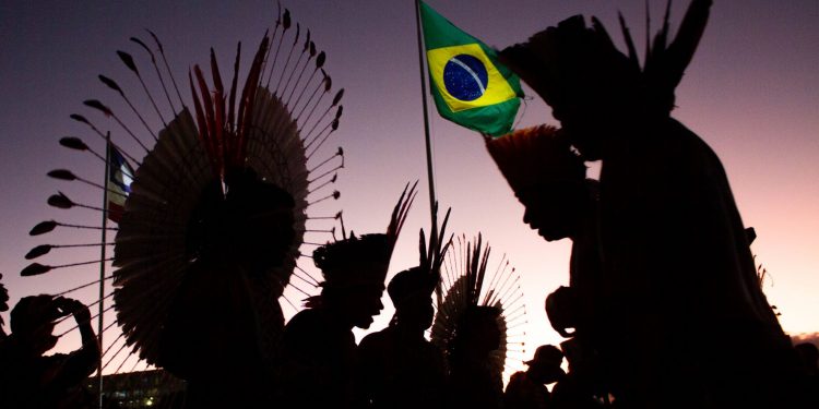 INDÍGENAS BUSCAM PROTAGONISMO NAS ESFERAS DE PODER DOS BRANCOS