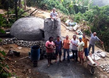 GOVERNOS NÃO RESOLVEM DESTINO DO LIXO E COMUNIDADES ENCONTRAM SOLUÇÃO EM BIODIGESTOR