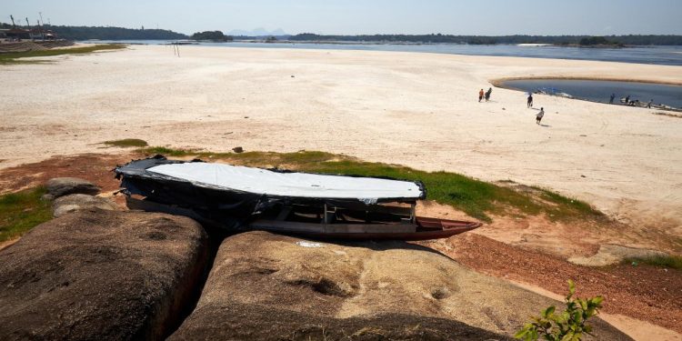 INDÍGENAS DO ALTO RIO NEGRO SOFREM COM “ÁGUA FERVENDO” E IGARAPÉS INTRANSITÁVEIS