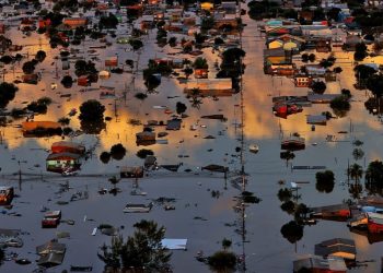 SÓCIOS DO DESASTRE CLIMÁTICO: AÇÕES DE EXECUTIVO E LEGISLATIVO AGRAVAM ENCHENTES NO SUL