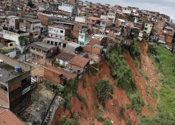 ÁREAS DE RISCO: CONVIVER OU ELIMINAR?