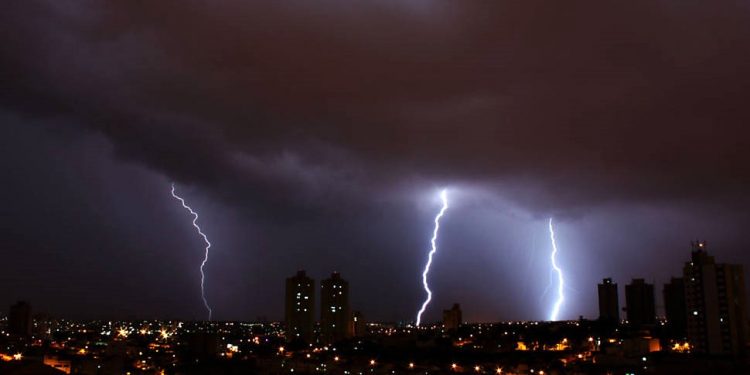 ATENDIMENTO ÀS EMERGÊNCIAS CLIMÁTICAS NOS CENTROS URBANOS