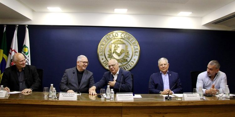 ANÁLISE GEOPOLÍTICA DO MERCADO DE CARBONO