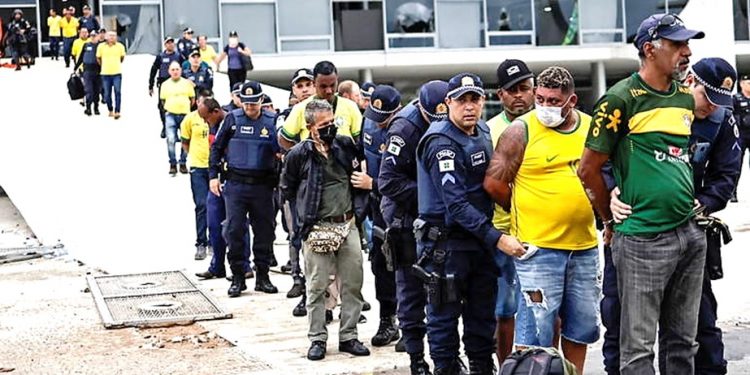 AGORA É OFICIAL: BRASIL CAMINHA PARA UMA DITADURA DE ESQUERDA