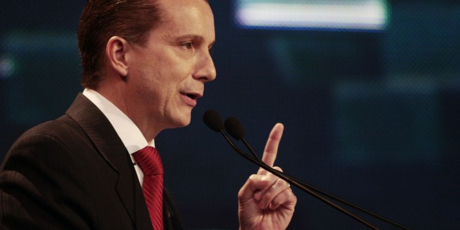 SAO PAULO, BRAZIL - AUGUST 12:  Candidate to the government of Sao Paulo Celso Russomanno takes part in a debate at Bandeirantes TV on August 12, 2010 in Sao Paulo, Brazil. (Photo by Rodrigo Coca/FotoArena/LatinContent/Getty Images)