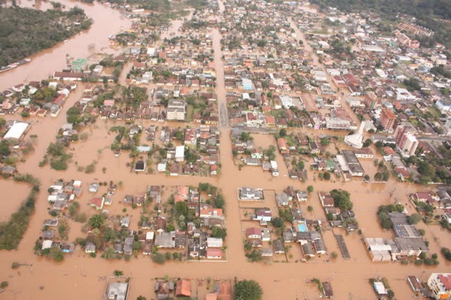 Pesquisadores avaliam aplicação de modelo computacional em sistema de previsão e alerta de desastres hidrológicos na bacia do rio Doce, que abrange mais de 200 municípios