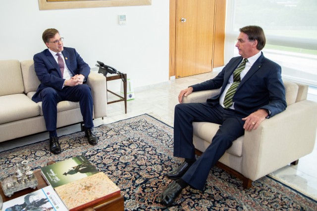 Reunião entre o presidente Jair Bolsonaro e Todd Chapman, embaixador dos Estados Unidos no Brasil. (foto twitter oficial do embaixador Todd Chapman)