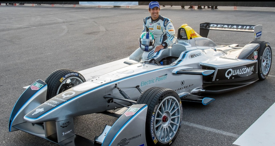 Brasileiro Lucas di Grassi apresenta o carro que vai disputar a primeira temporada da Fórmula E, com veículos elétricos AFP PHOTO/JOE KLAMAR Leia mais em: http://zip.net/bbl1Dh