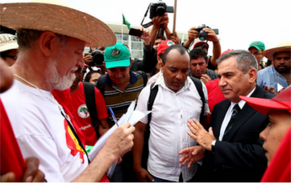 Ministro Gilberto Carvalho com líderes do MST