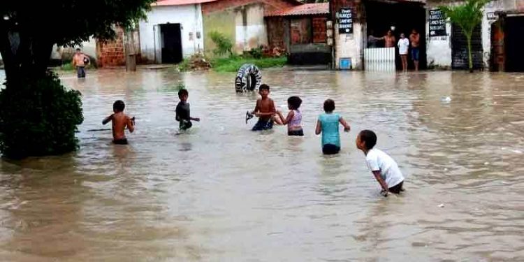 CONTATO COM ENCHENTES PODE PROVOCAR UMA SÉRIE DE DOENÇAS