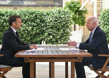 GLOBALISTAS ACUADOS: BIDEN E MACRON ESTIMULAM O CONFLITO E PODEM PROVOCAR UMA GUERRA