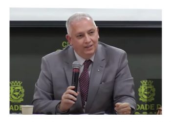 O EX-SECRETÁRIO E O NEGACIONISTA
