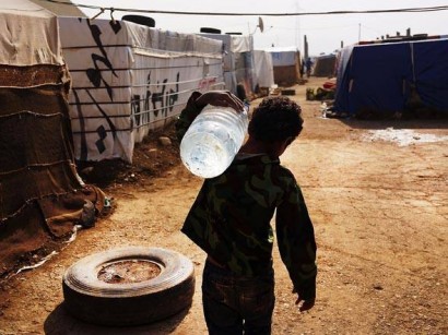 Água de fontes desconhecidas, causam contaminação, doenças e óbitos nas áreas de conflitos.