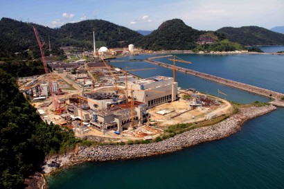 Usina nuclear Angra 3 em construção.