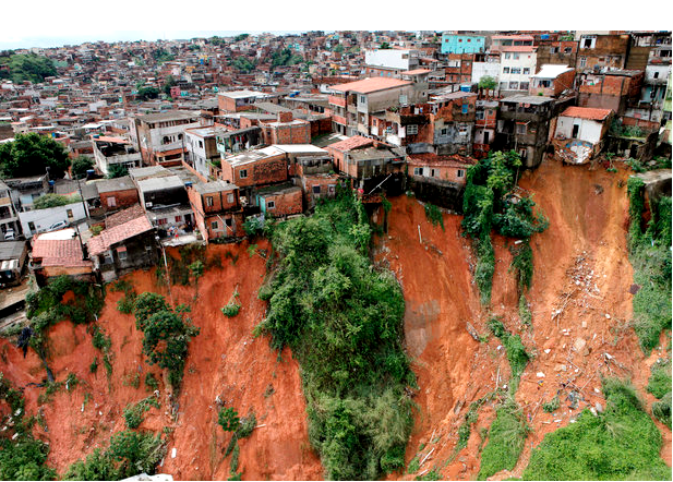 Deslizamentos e mortes em Salvador (Imagem: correio24horas.com) 