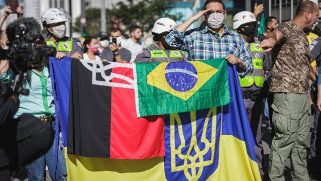 Bolsonaristas "ucranizando" sua manifestação