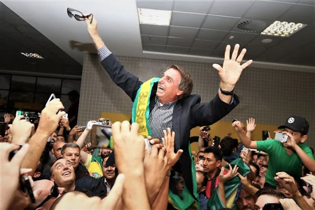 Bolsonaro na Convenção do PSL - apoio popular que assusta o stablishment