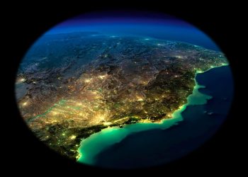 COMO EXCESSO DE ILUMINAÇÃO URBANA IMPACTA O MEIO AMBIENTE E NOSSO BEM-ESTAR