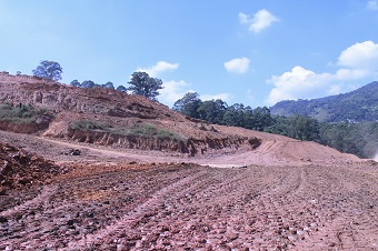 Área da obra de nivelamento de solo (foto). Procedimento segue a nova Política Nacional de Resíduos Sólidos (Imagem: Divulgação)