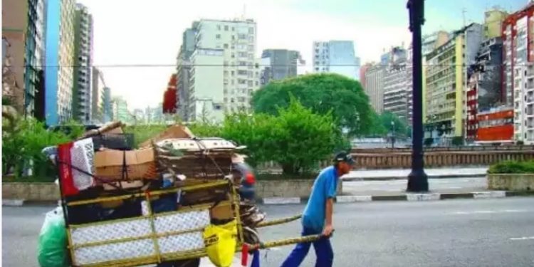 TST ACOLHE ESTUDO DE INCLUSÃO SOCIAL DE CATADORES E CARROCEIROS