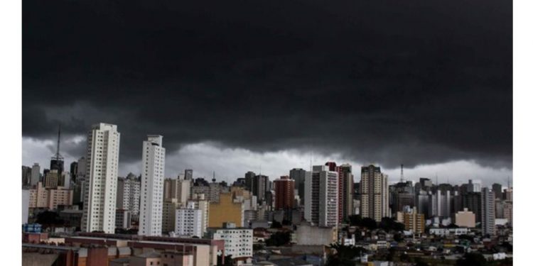 TEMPESTADE NA TERRA… E NO SOL