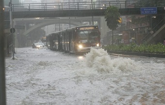 Em contrapartida, grandes metrópoles como São Paulo (foto) devem sofrer ainda mais com as chuvas. (Imagem: Reprodução/Internet)