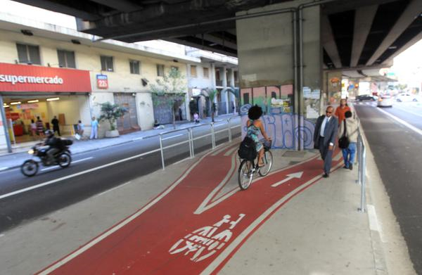 Falta de planejamento acarreta riscos para pedestres, ciclistas e motoristas
