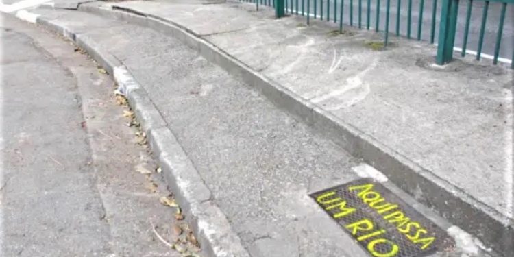 SOBRE ÁGUAS INVISÍVEIS