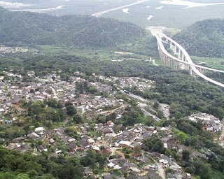Bairro Cota 200, uma das maiores favelas de Cubatão-SP (Foto: Reprodução/Prefeitura Municipal de Cubatão)