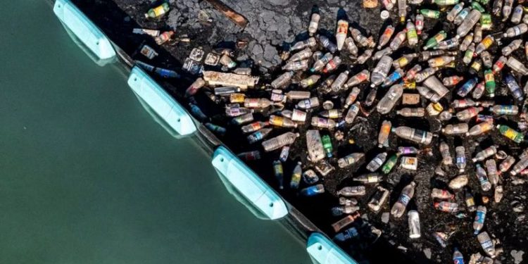 COMO TECNOLOGIA PODE AJUDAR A RESOLVER PROBLEMA DE PLÁSTICO EM OCEANOS