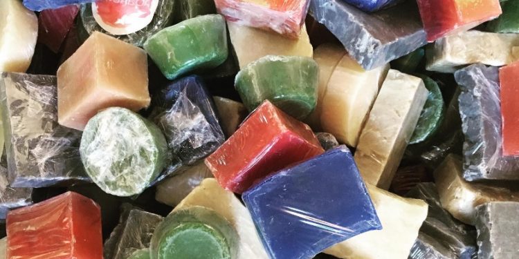 A ATIVIDADE SOCIOECONÔMICA E CULTURAL BRASILEIRA DE SABOARIA – COSMÉTICA – PERFUMARIA ARTESANAL ESTÁ AMEAÇADA PELO SENADO FEDERAL (CONTESTAÇÃO AO PARECER DO SENADOR OTTO ALENCAR – APENSO CIVIL AO PL 1281/2022)