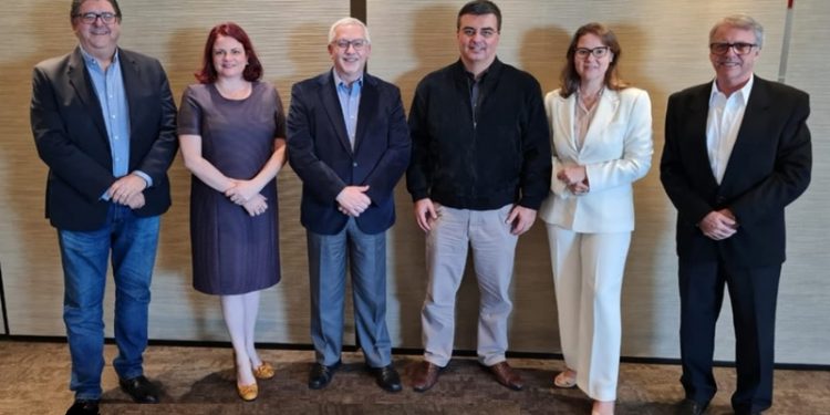 SÃO PAULO ADOTA PLANO PARA ZERAR EMISSÕES DE GASES DE EFEITO ESTUFA