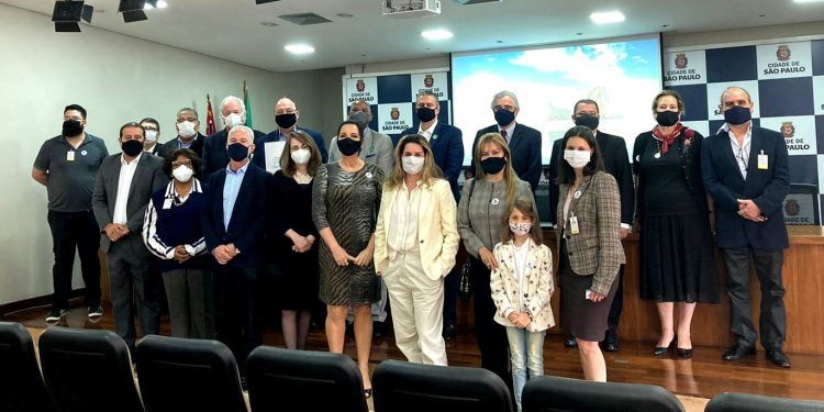 PENSANDO O CLIMA NA CIDADE DE SÃO PAULO / ASSIMETRIAS, CONFLITOS E SOLUÇÕES