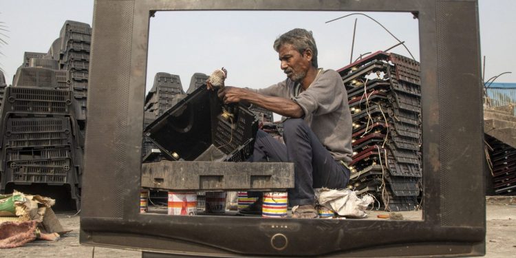 LIXO ELETRÔNICO: POR QUE O DESCARTE RESPONSÁVEL É ESSENCIAL