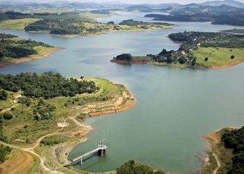 ANTONIO FERNANDO PINHEIRO PEDRO EXPLANA SOBRE A PRESERVAÇÃO DE MANANCIAIS