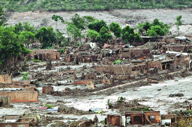 Município de Mariana após desastre da Samarco