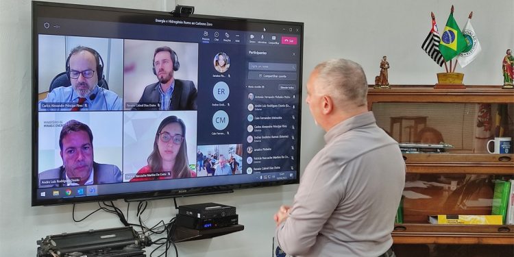 MINISTÉRIO DE MINAS E ENERGIA E SECLIMA-SP