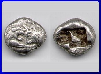 As primeiras moedas foram cunhadas em liga de ouro e prata, na Lídia, país da Ásia Menor, situado onde hoje está situada parte da Turquia.