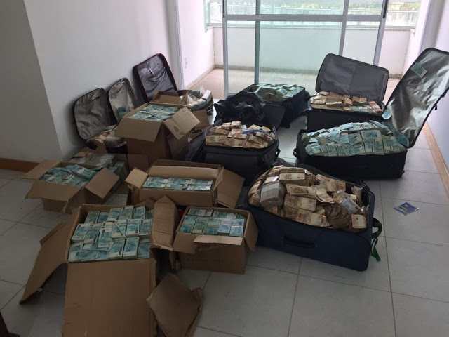 A DINHEIRAMA NO APÊ DO GÊ